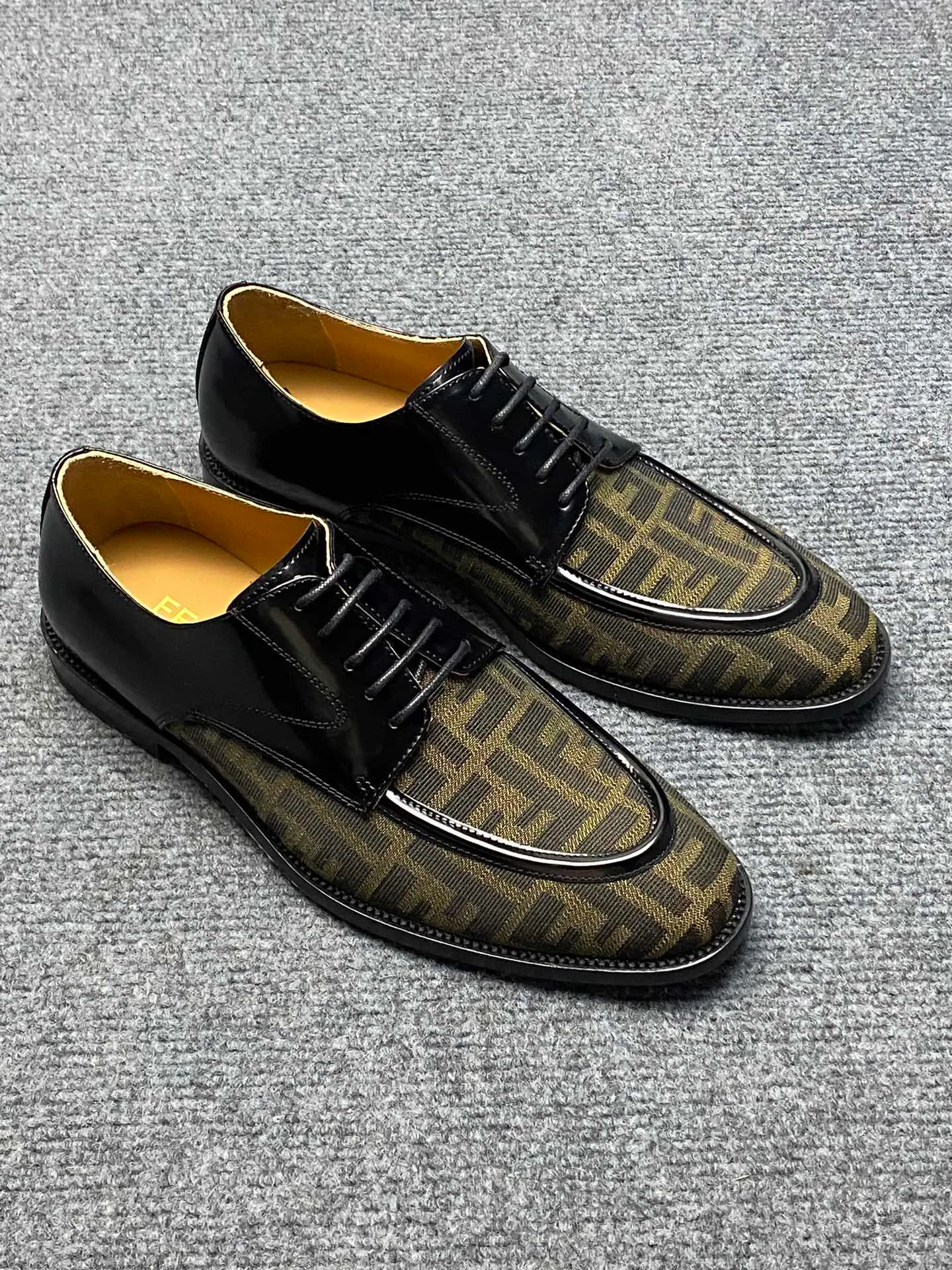 Factory price 960FENDI Fendi men's breathable and comfortable leather shoes. Original development. The leather outsole is made of leather. Counters copy one to one. Imported counter cowhide. Imported water dyes cattle. 38 to 44. (45.46. can be ordered. 47.